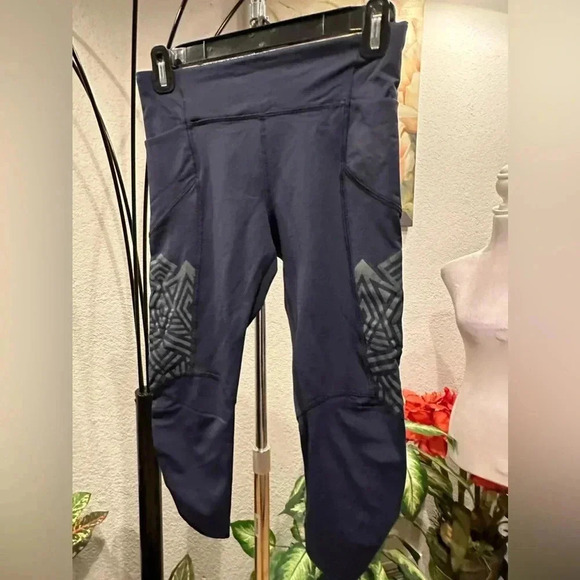 Lululemon Athletica cropped leggings size 4 - Picture 2 of 8